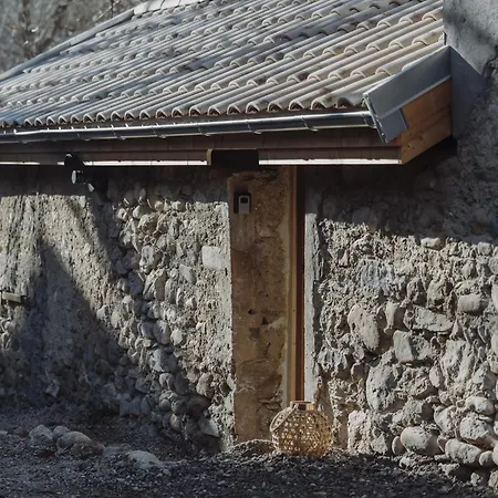 Les Cabanes Du Dauphine Et Logis A La Ferme Gap Room photo